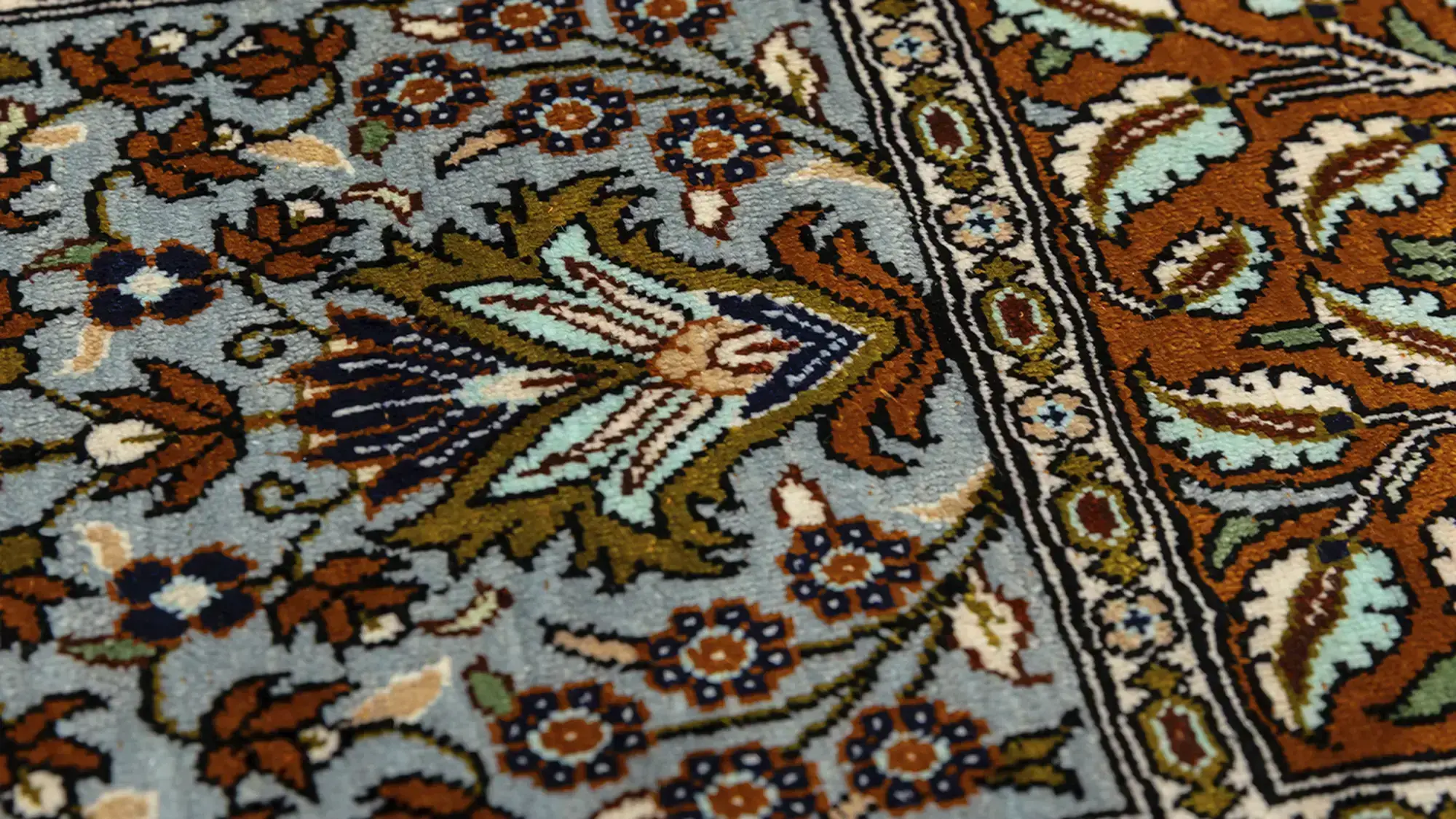 фото ковра TIMELESS Qum 12-227 от магазина HandsGallery