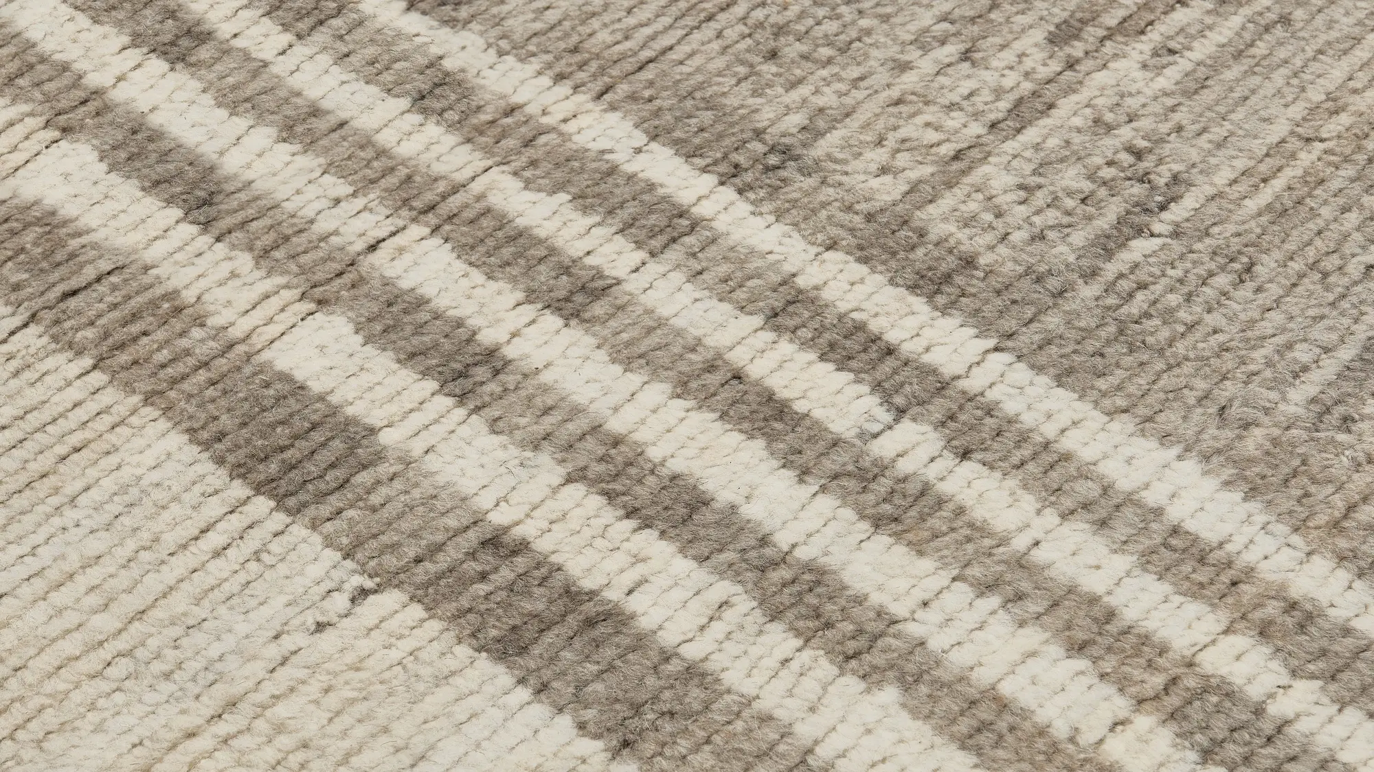фото ковра HEDEBY Natural Beige/Medium Taupe от магазина HandsGallery