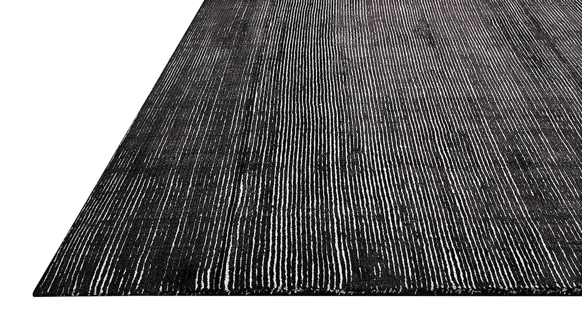 фото ковра PURE WHITE/BLACK HIGH PILE от магазина HandsGallery