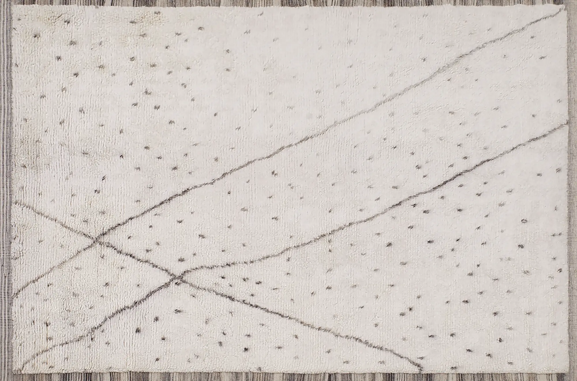 фото ковра HEDEBY White/Charcoal Slate от магазина HandsGallery