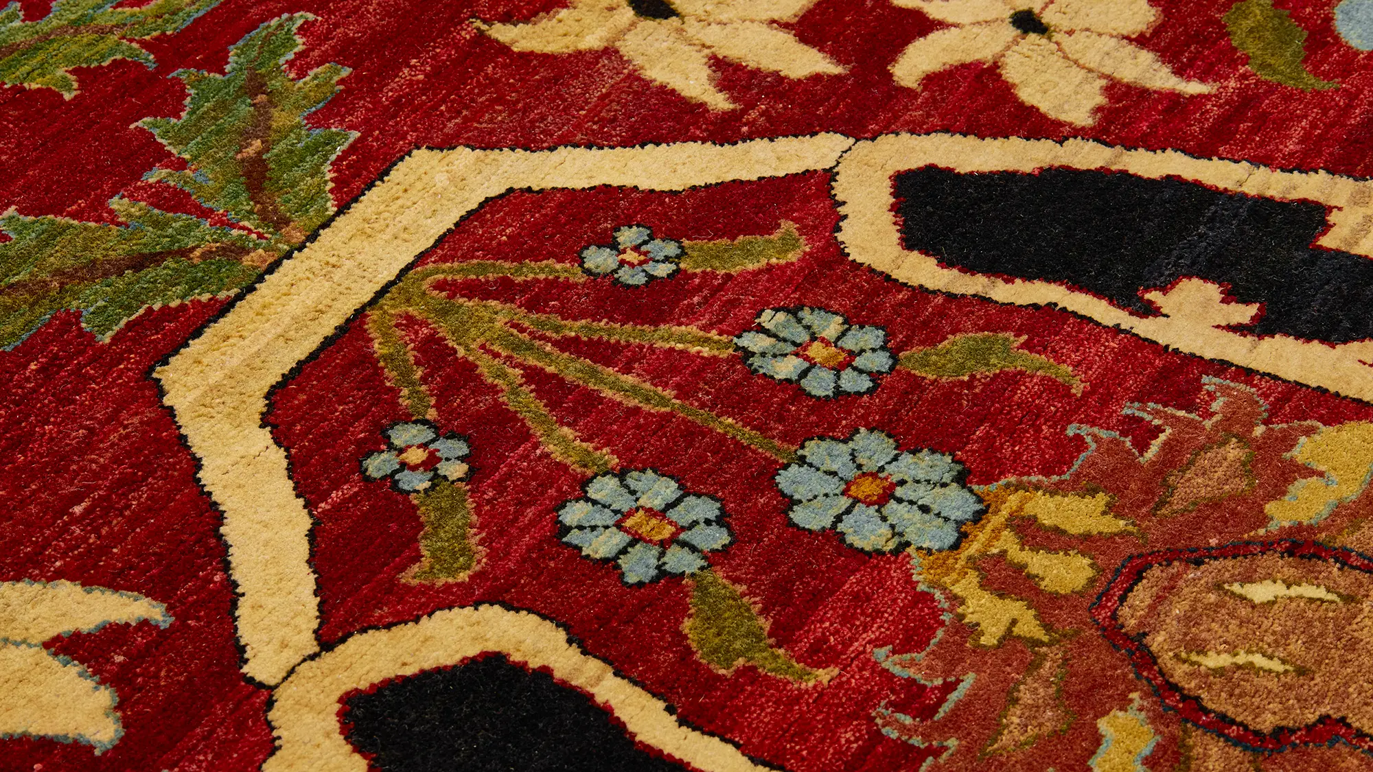 фото ковра HERITAGE AC-228-RED-CREAM от магазина HandsGallery