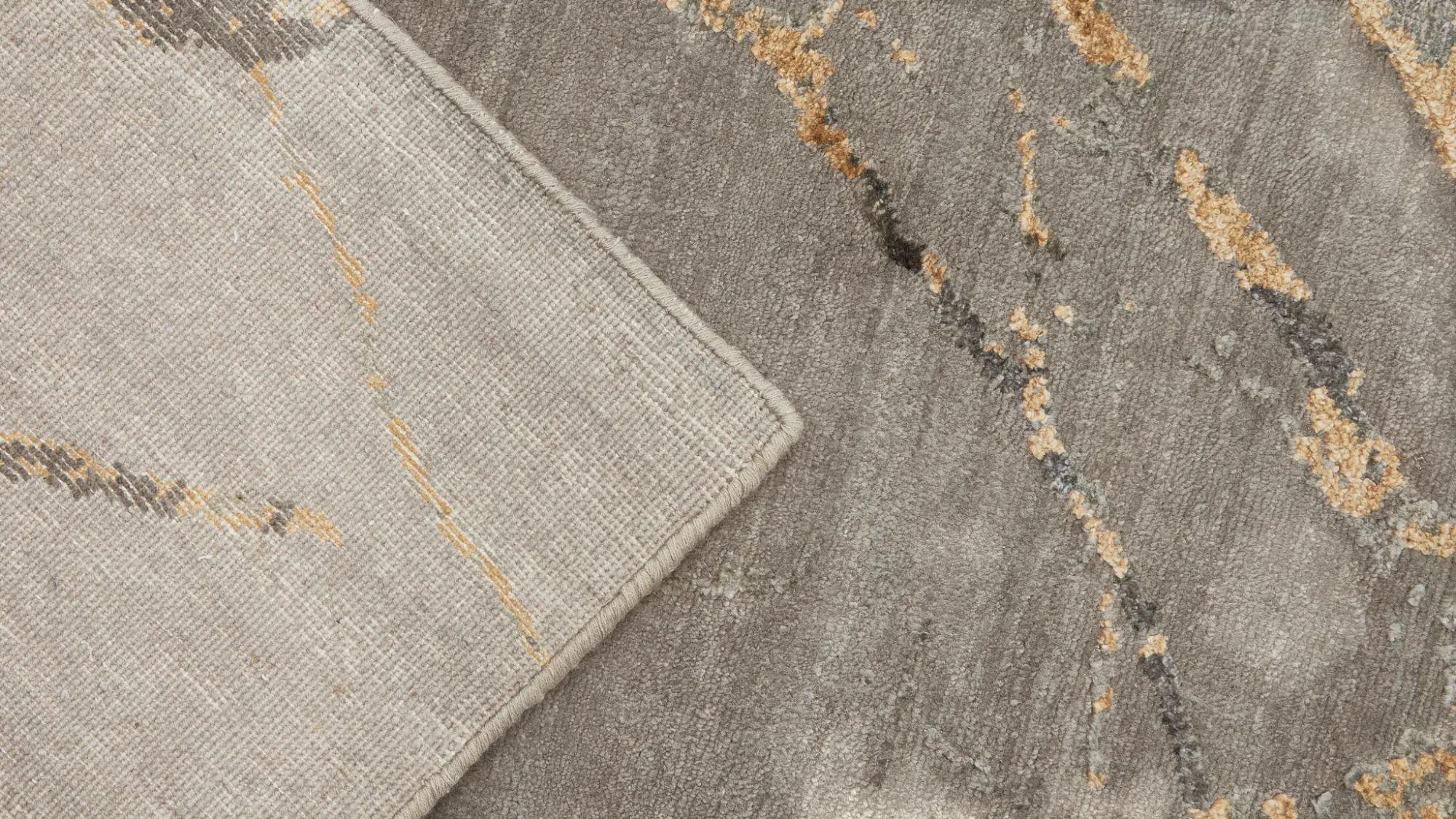фото ковра ABSTRACTIO Ashwood/Medium Peach от магазина HandsGallery
