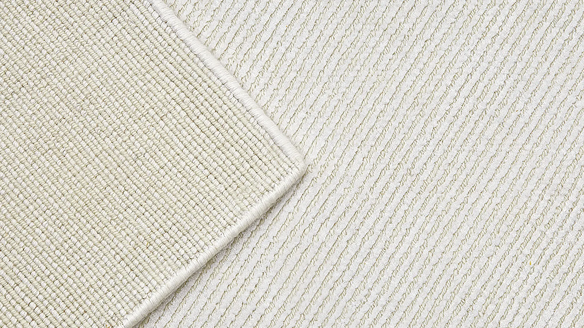 фото ковра PURE WHITE/WHITE от магазина HandsGallery