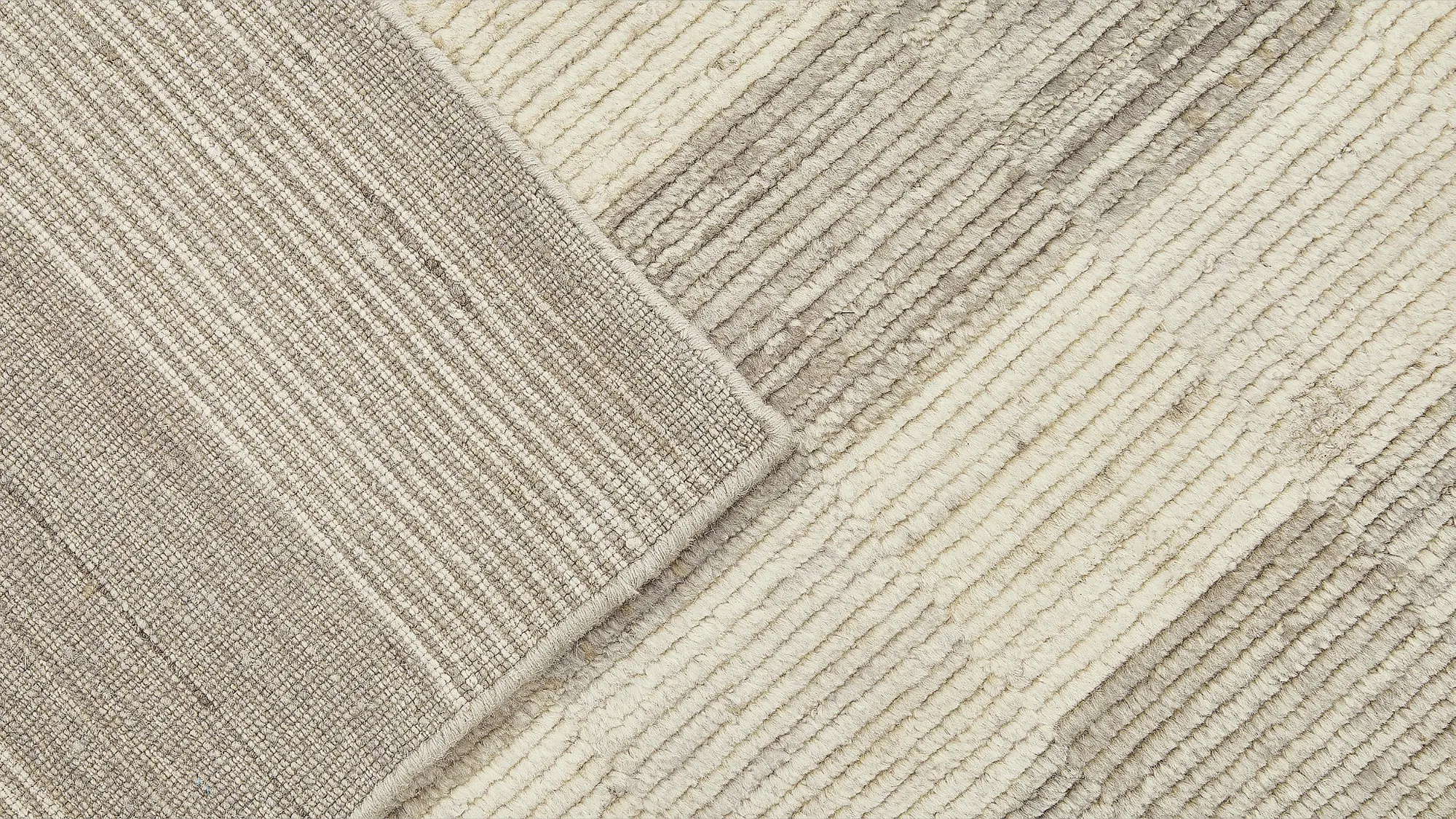 фото ковра FIGURE Medium Taupe/Medium Gray от магазина HandsGallery