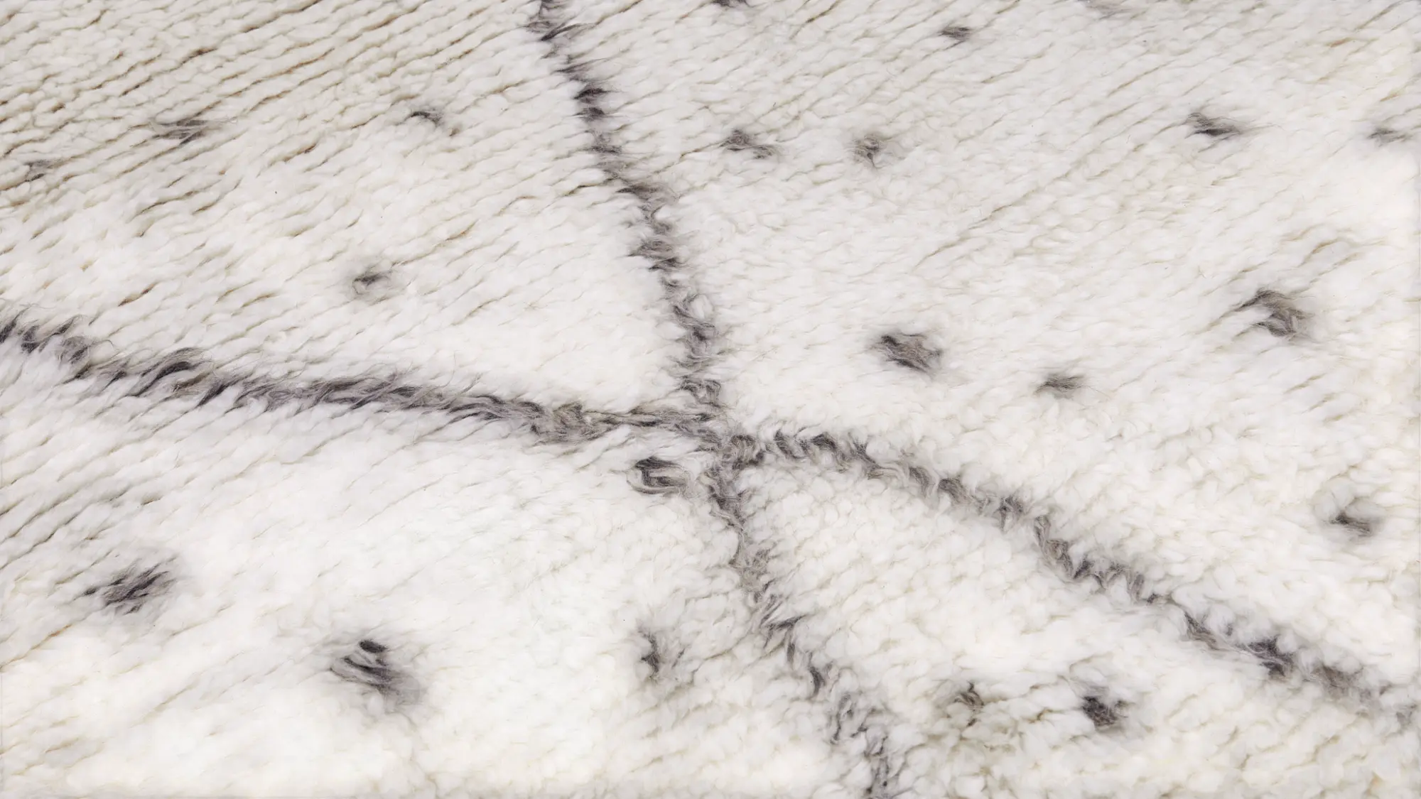 фото ковра HEDEBY White/Charcoal Slate от магазина HandsGallery