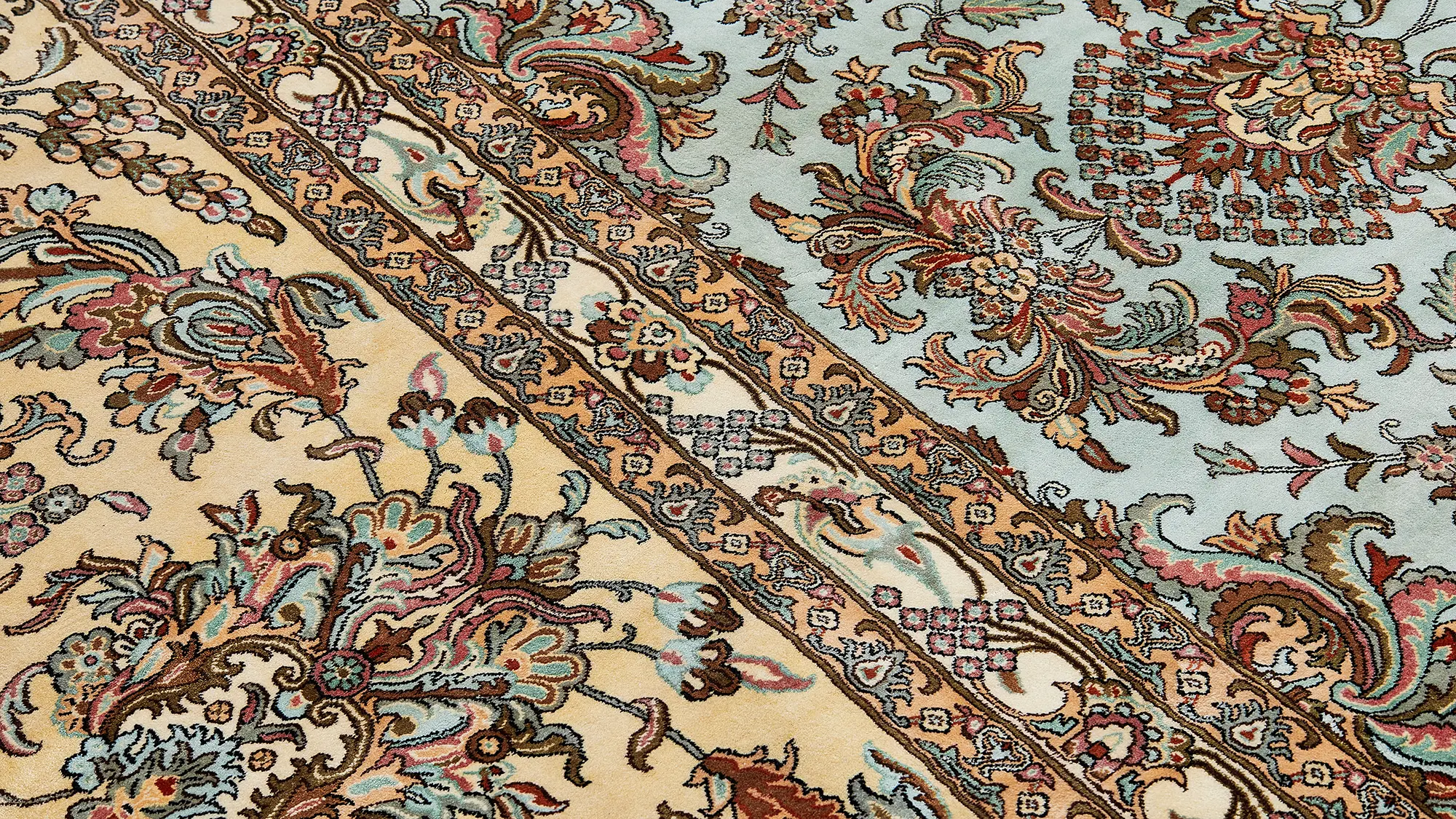 фото ковра TIMELESS Kashmir Silk (Blue-bge) от магазина HandsGallery