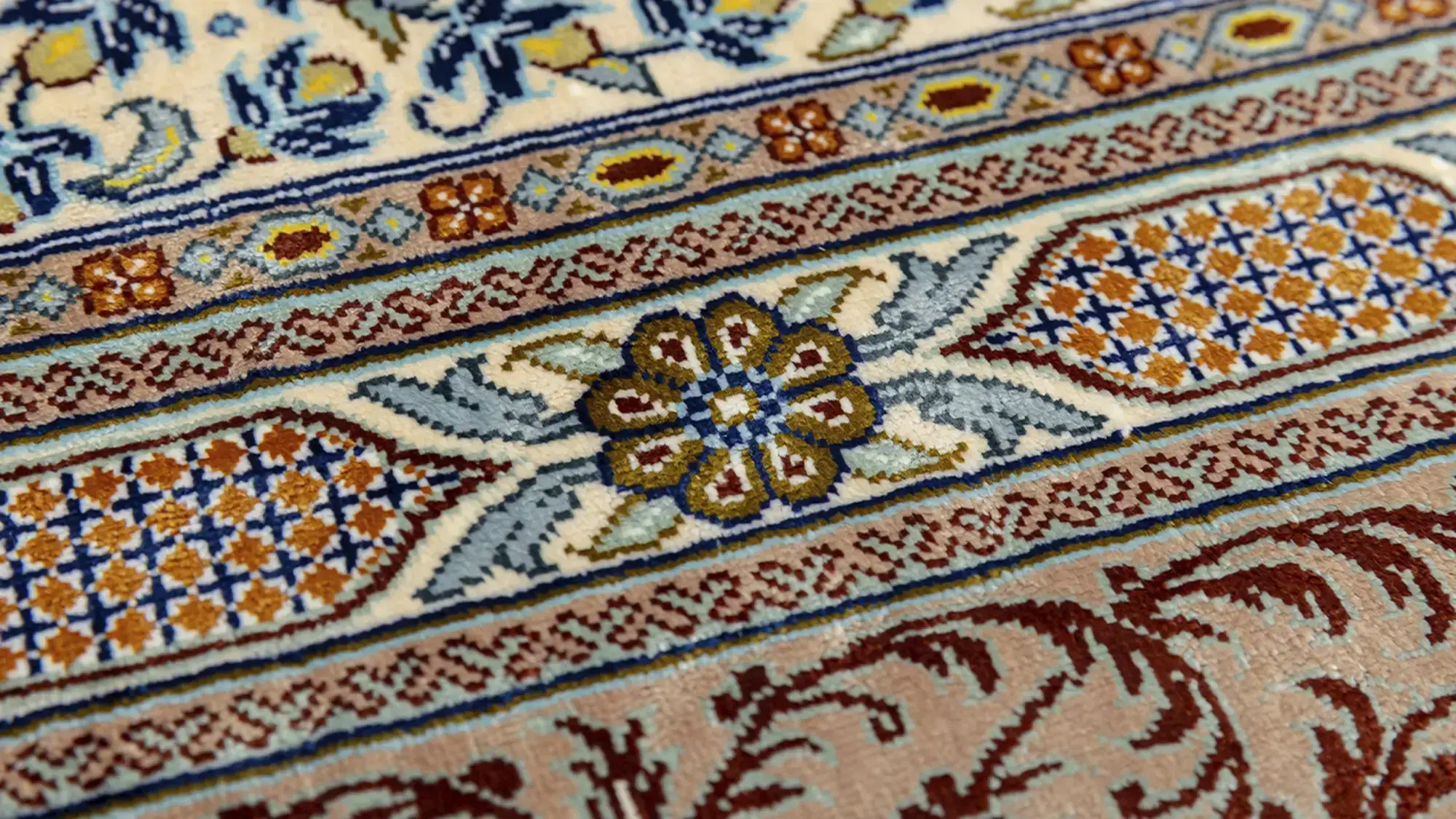 фото ковра TIMELESS Qum (Heshti) 22-1009321 от магазина HandsGallery