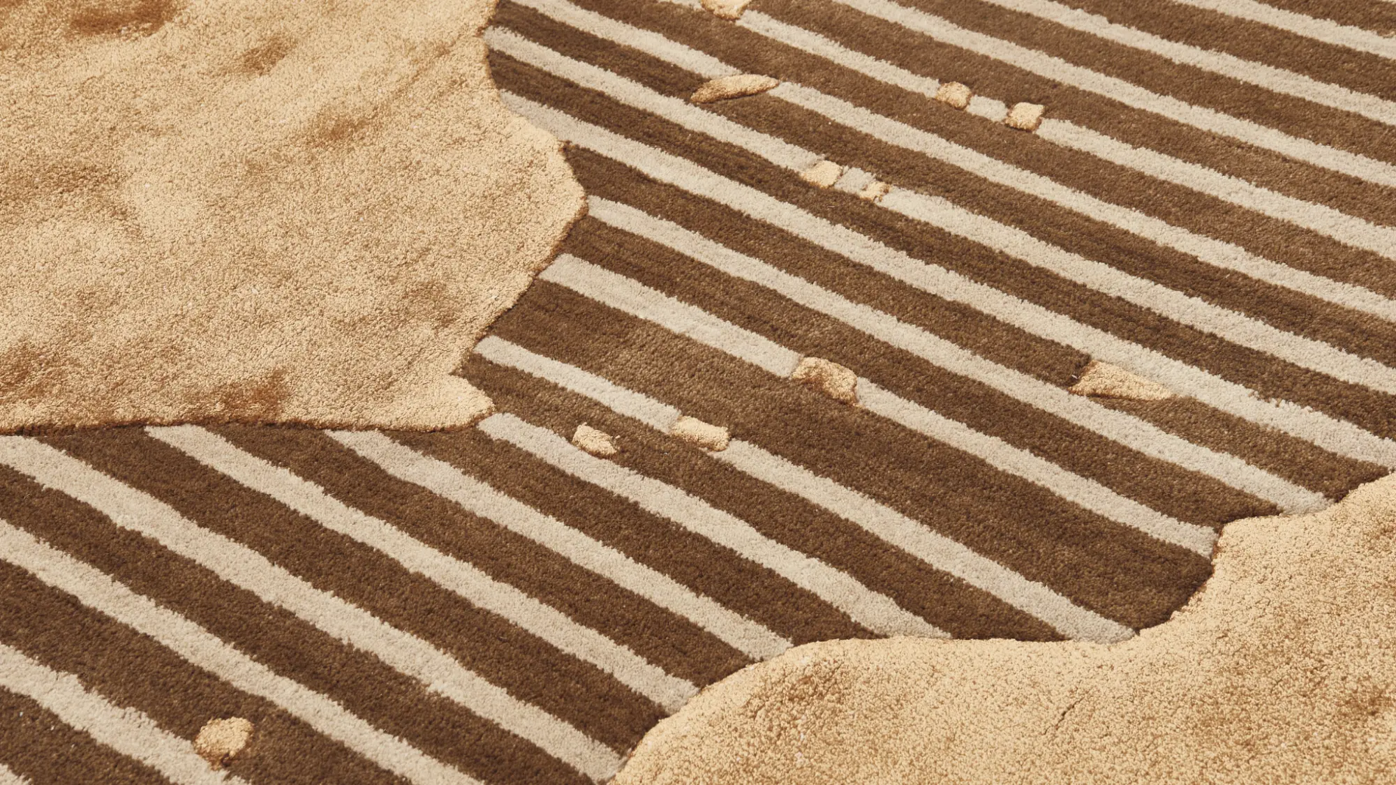 фото ковра ABSTRACTIO Cocoa Brown/Bran от магазина HandsGallery