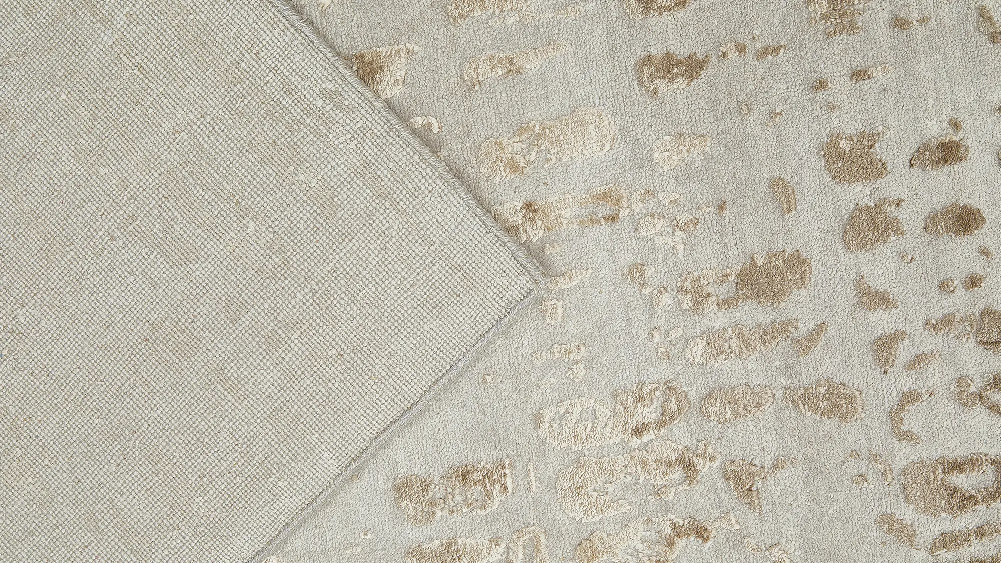 фото ковра ABSTRACTIO RSS-715 Antique White Burnt Gold от магазина HandsGallery