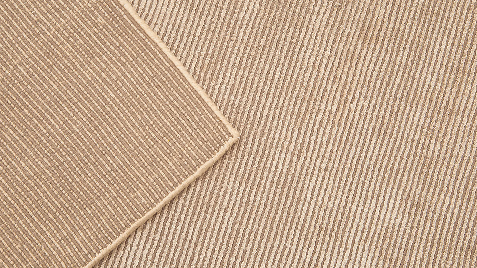 фото ковра PURE BROWN от магазина HandsGallery