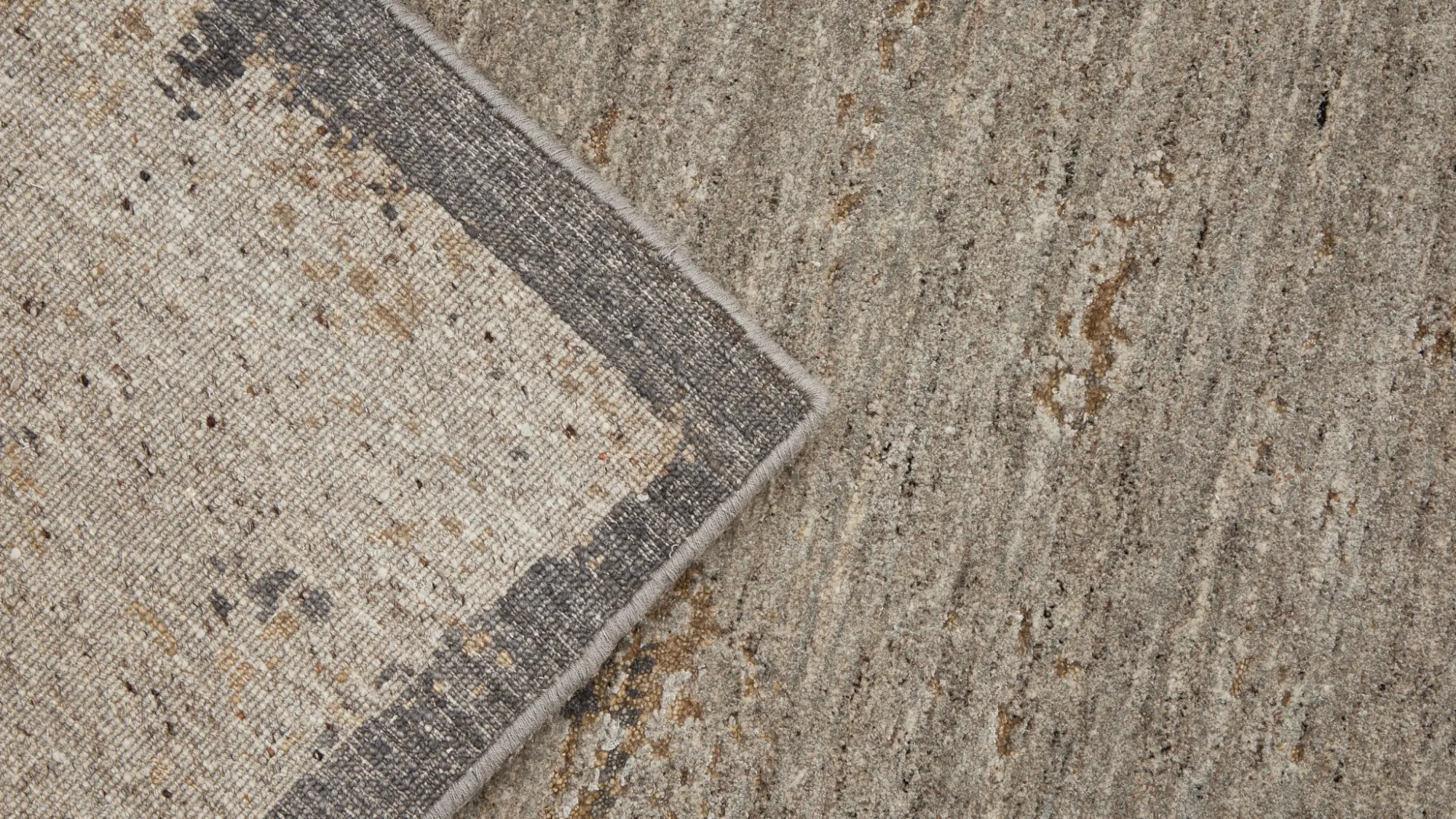 фото ковра ABSTRACTIO Nickel/Dark Frost Gray от магазина HandsGallery