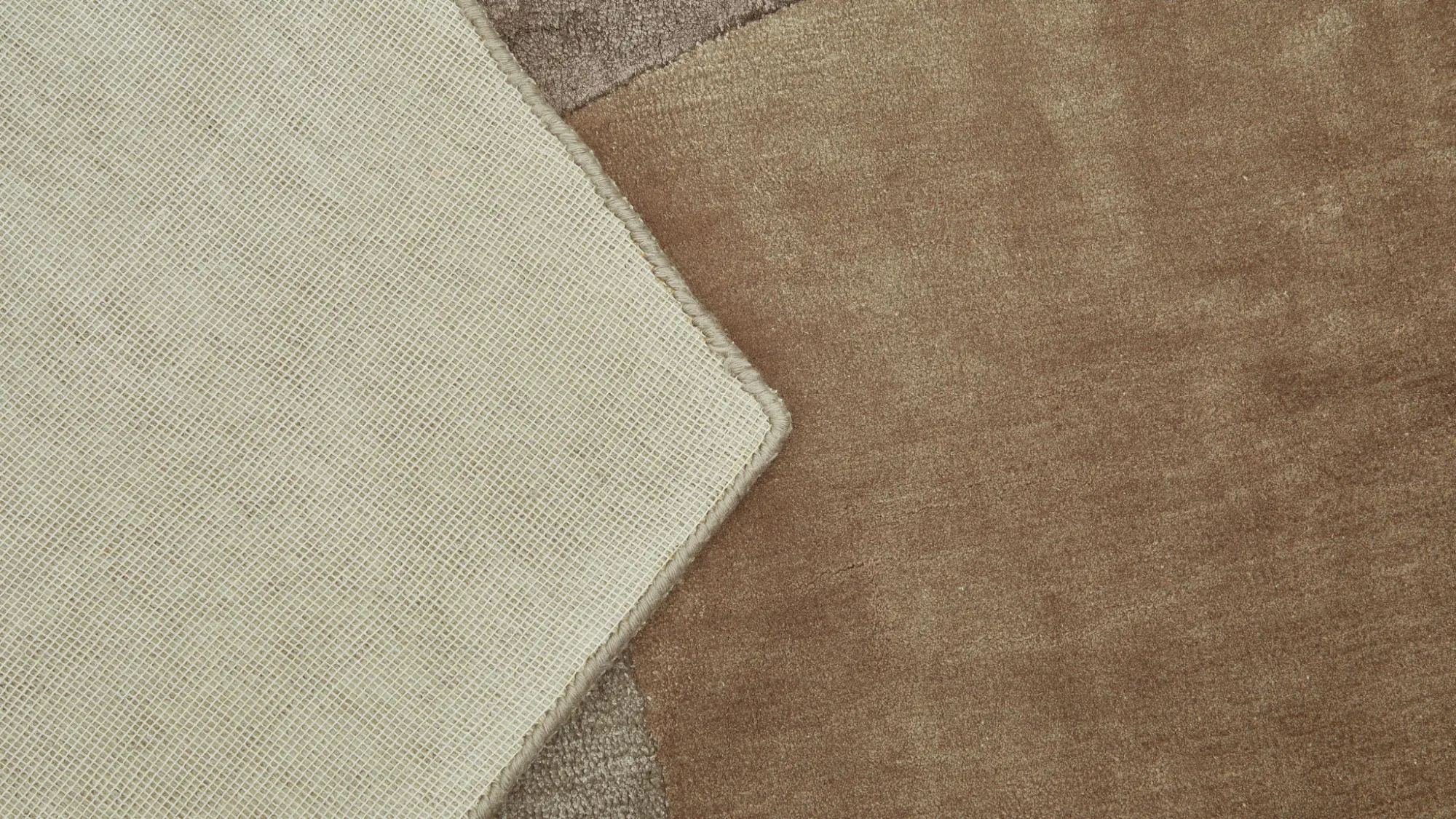 фото ковра FIGURE Medium Gray/Pale Aubergine от магазина HandsGallery