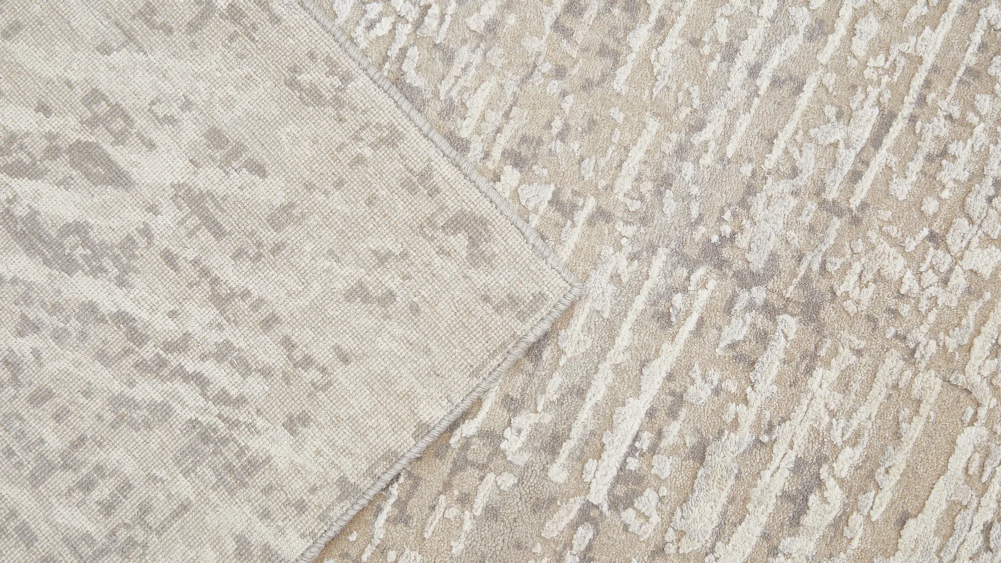 фото ковра ABSTRACTIO AUR-218-R Antique White Silver от магазина HandsGallery