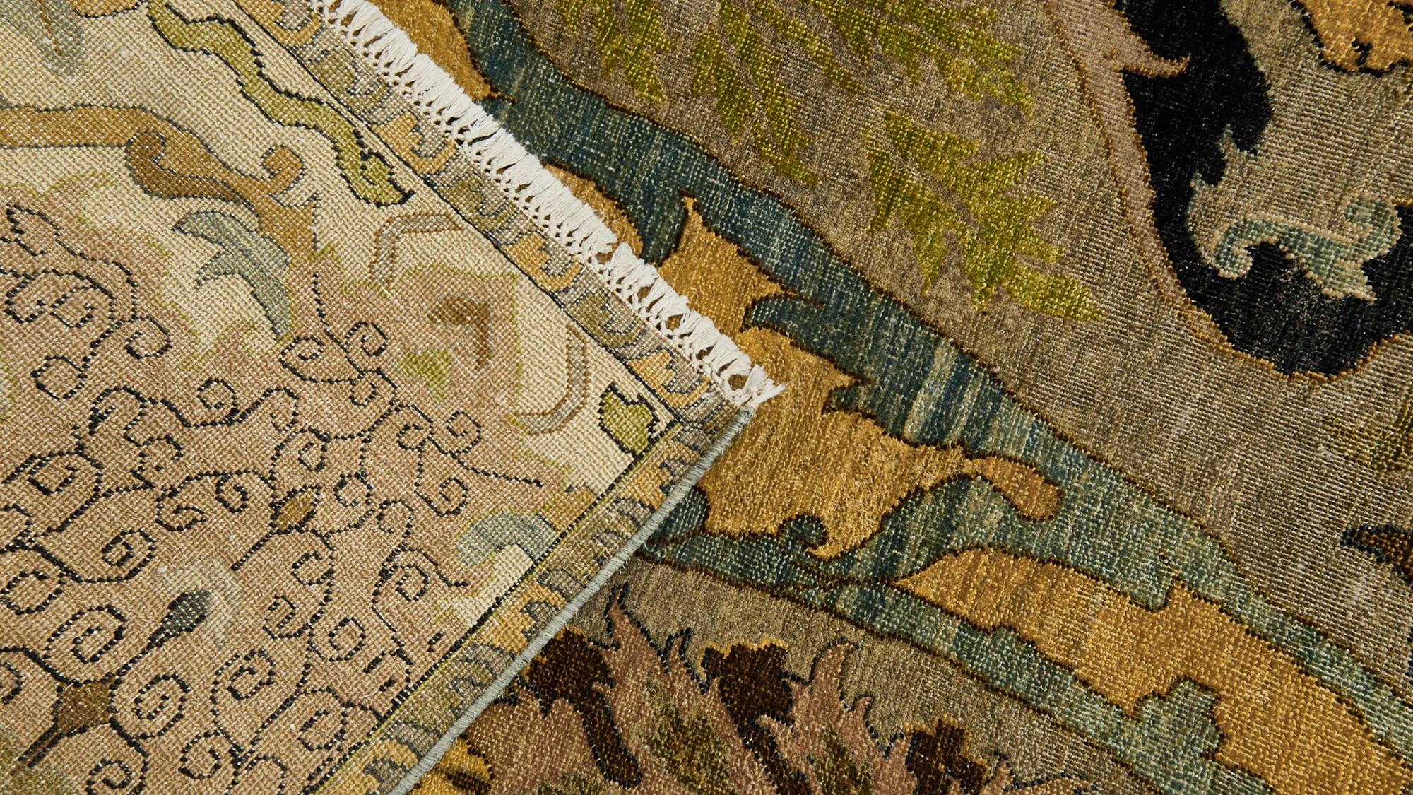 фото ковра HERITAGE AC-228-CARAMEL-GREEN от магазина HandsGallery