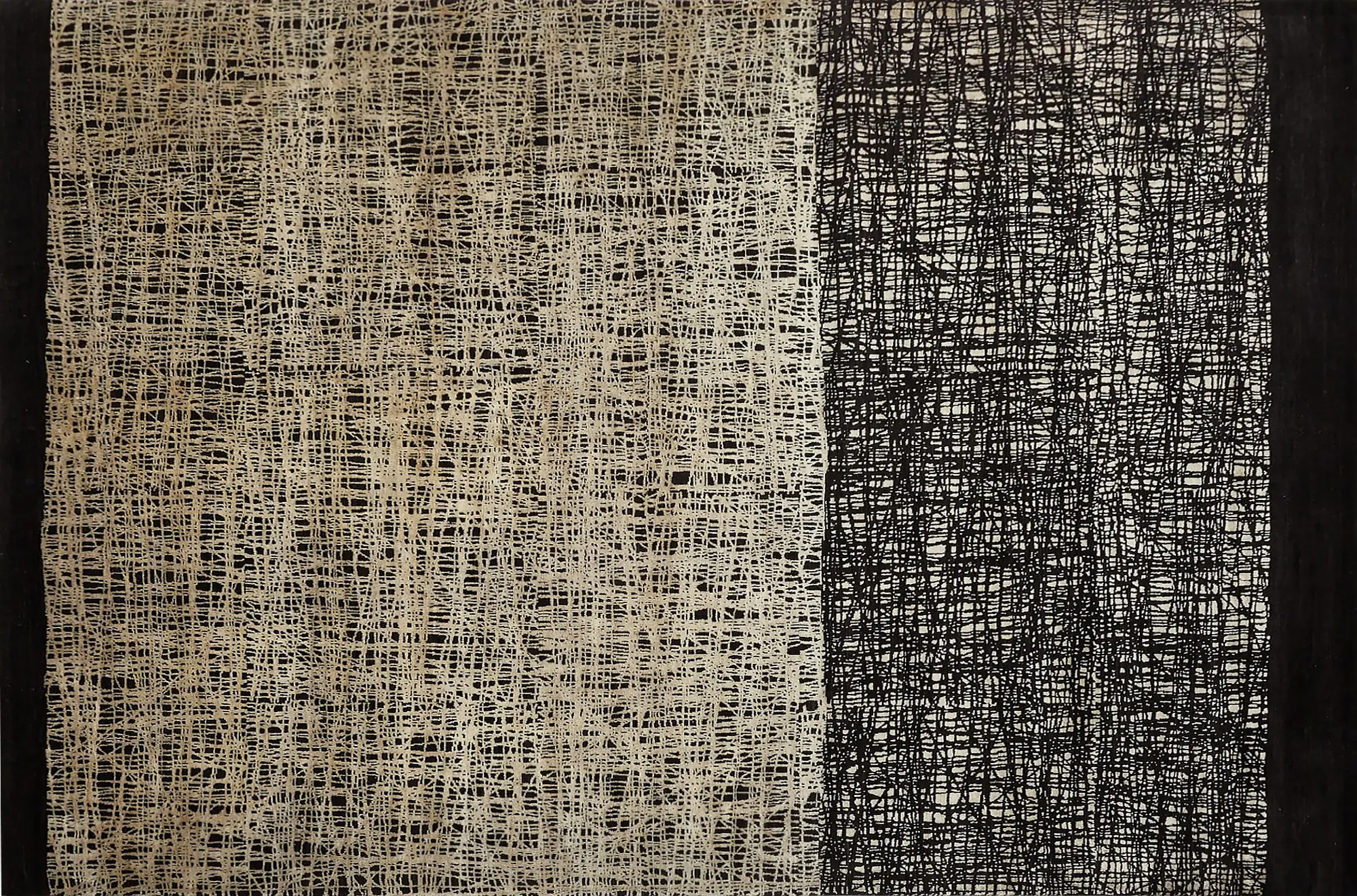 фото ковра ABSTRACTIO Caviar/Classic Gray от магазина HandsGallery